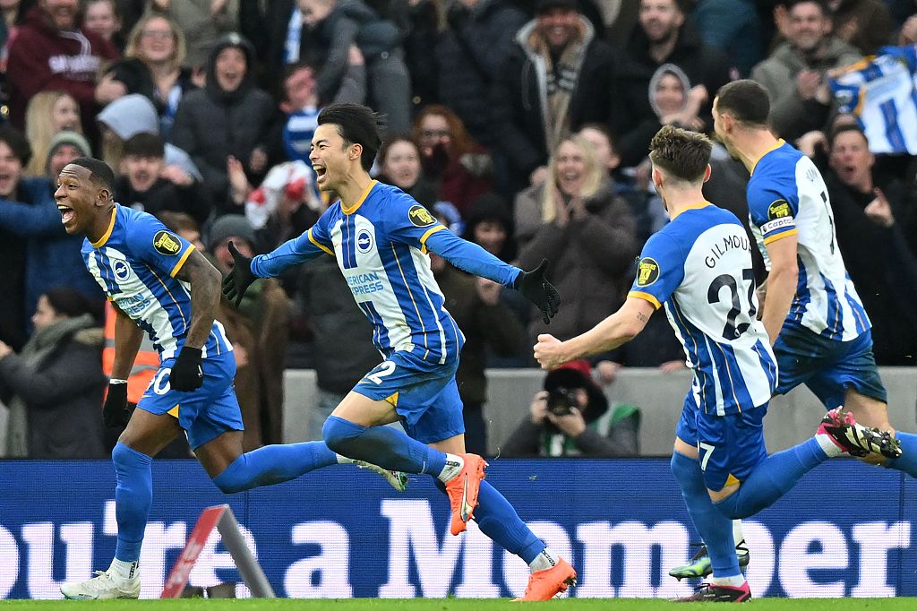 Brighton's Japanese midfielder Kaoru Mitoma (C) celebrates with teammates after scoring his team's second goal during the English FA Cup fourth round match against Liverpool at the Amex Stadium in Brighton, UK, January 29, 2023. /CFP
