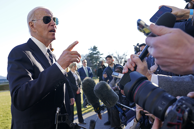 U.S. President Joe Biden talks with reporters on the South Lawn of the White House in Washington, D.C., January 30, 2023. /CFP