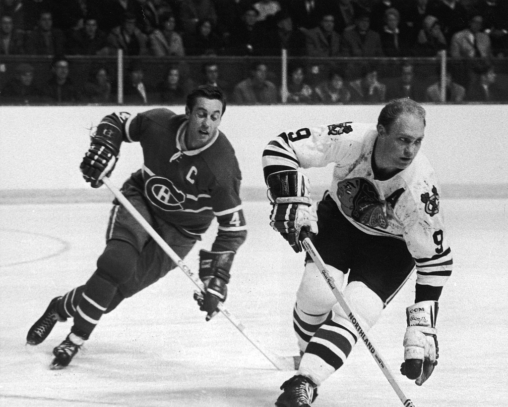 Bobby Hull (R) of the Chicago Blackhawks is chased by Jean Beliveau of the Montreal Canadiens during their game at the Montreal Forum in Montreal, Canada, December 9, 1968. /CFP