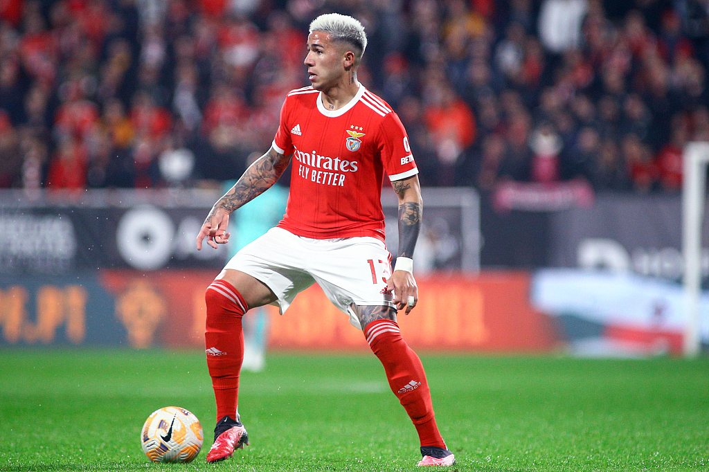 Enzo Fernandez of Benfica controls the ball during their clash with Vartim SC in Povoa de Varzim, Portugal, January 10, 2023. /CFP
