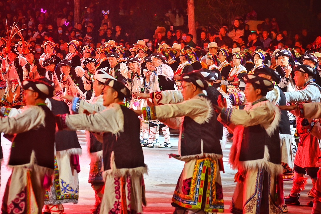 Qiang people hold a grand evening party to celebrate their ethnic New Year. /CFP