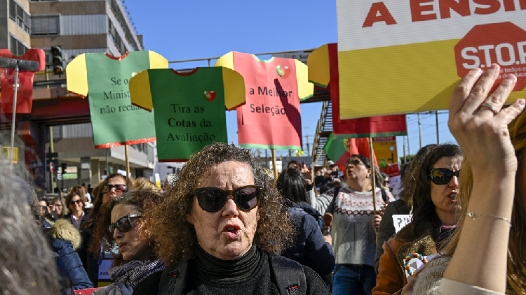 Na Europa, greves continuam por melhores salários com alta de preços