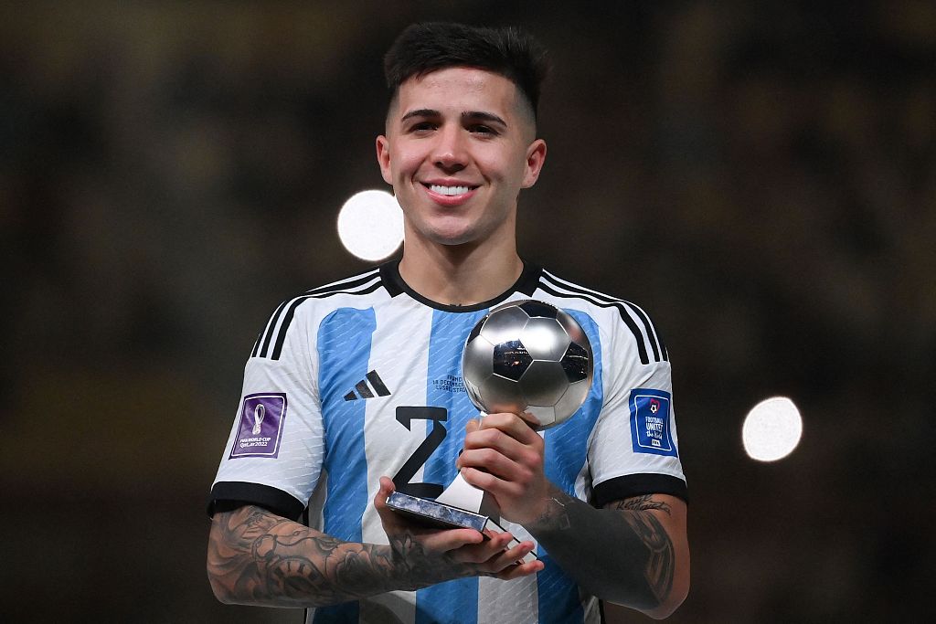 Enzo Fernandez of Argentina poses with the FIFA World Cup Best Young Player award trophy after defeating France in the tournament's final at Lusail Stadium in Qatar, December 18, 2022. /CFP