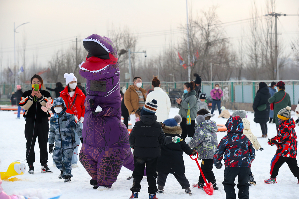 Children have fun at a snow resort in Yinchuan, capital of Ningxia Hui Autonomous Region, China, January 28, 2023. /CFP