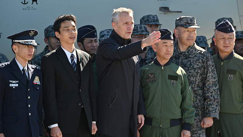 NATO Secretary General Jens Stoltenberg (C) gestures during his visit to Iruma Air Base, a Japanese Air Self-Defense Force base in Sayama, Saitama Prefecture, January 31, 2023. /CFP