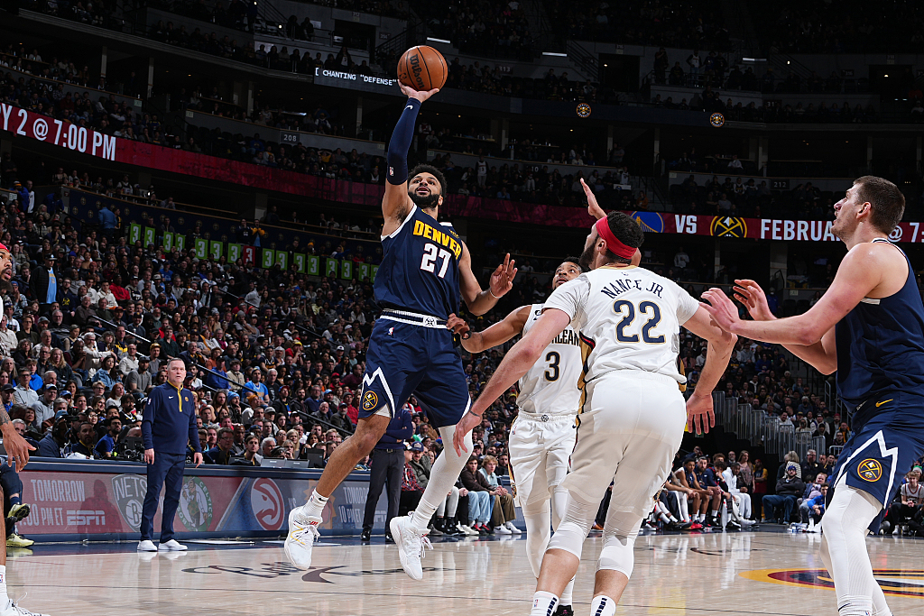 Jamal Murray (#27) of the Denver Nuggets shoots in the game against the New Orleans Pelicans at Ball Arena in Denver, Colorado, January 31, 2023. /CFP