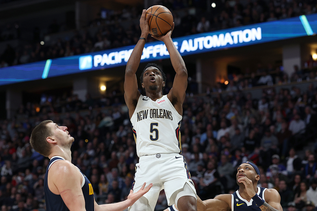 Herbert Jones (#5) of the New Orleans Pelicans shoots in the game against the Denver Nuggets at Ball Arena in Denver, Colorado, January 31, 2023. /CFP