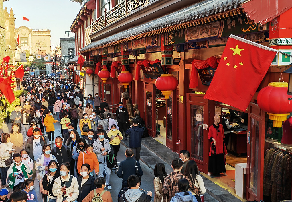 Crowd flock into a pedestrian street in Beijing, China, October 4, 2022. /CFP