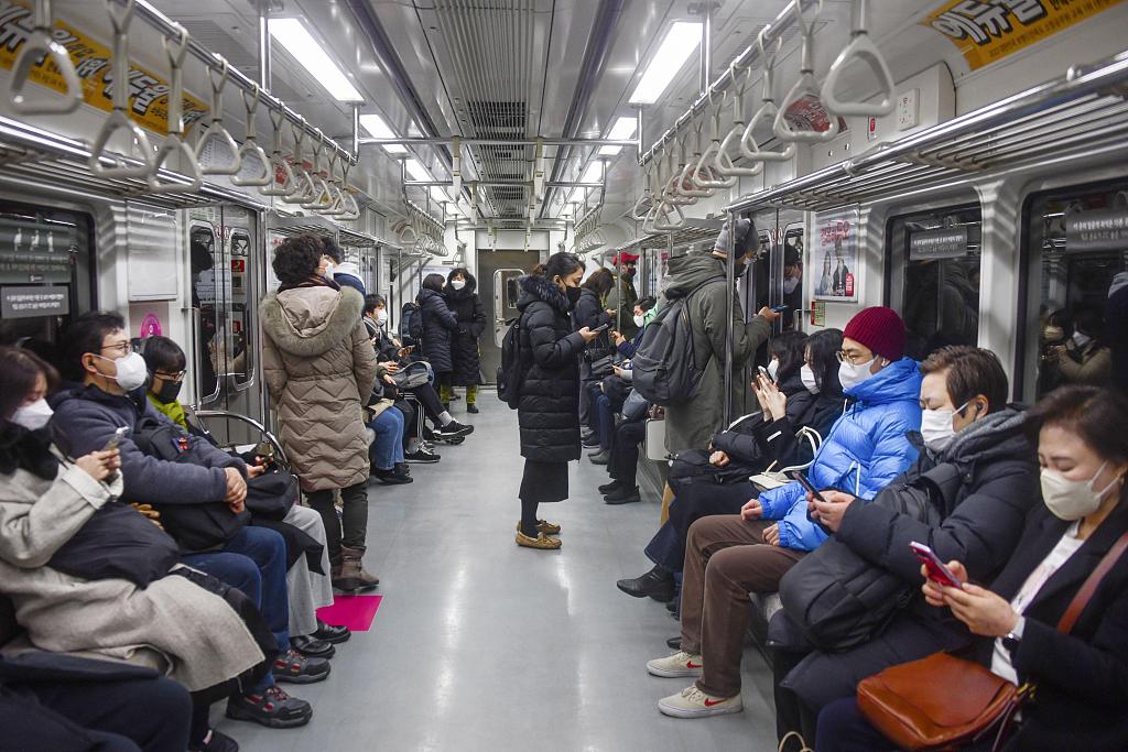 South Korea has allowed people to visit most indoor locations, including schools and gyms, without masks amid a downward trend in the COVID-19 pandemic, Seoul, January 30, 2023. /CFP