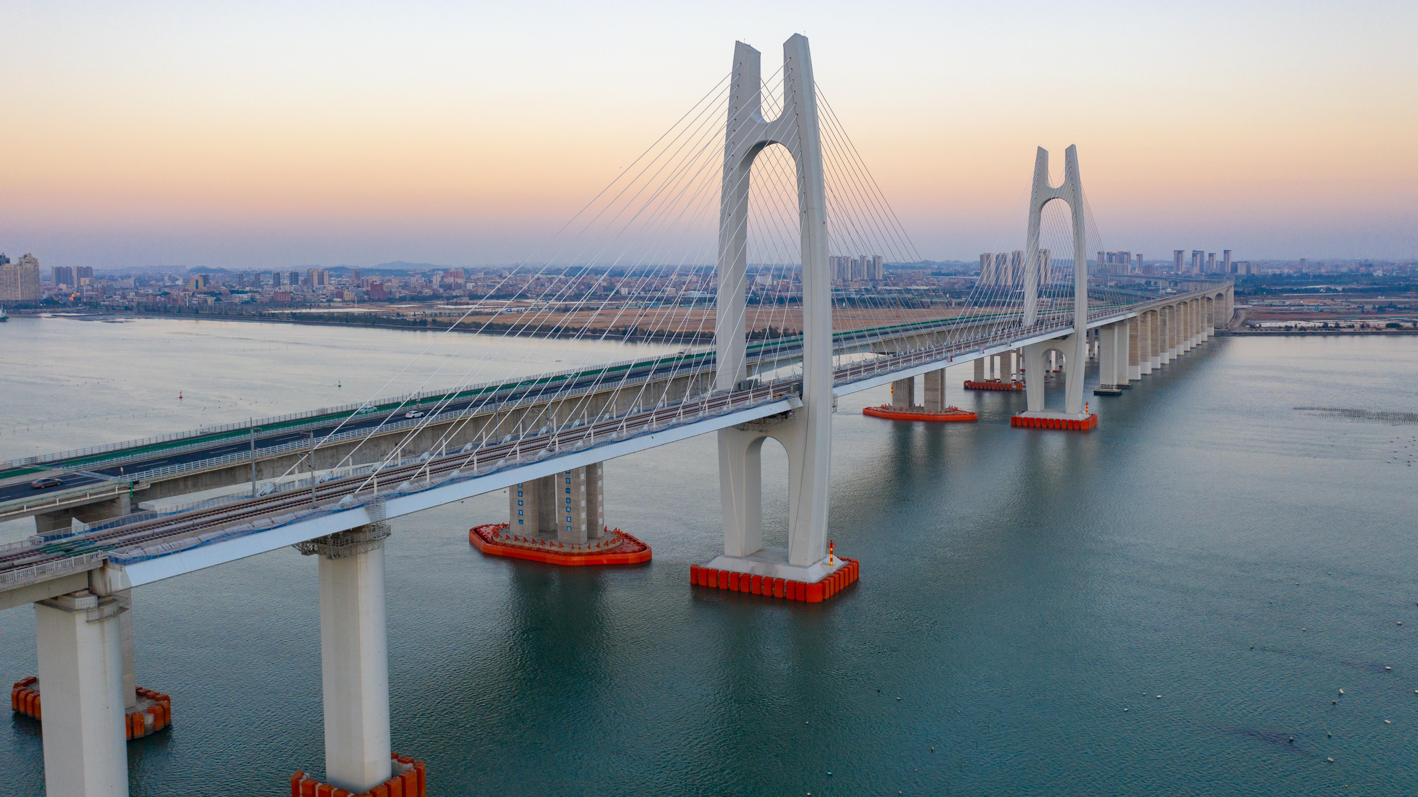 One of the cross-sea bridges along the Fuzhou-Xiamen-Zhangzhou High-speed Railway. /China Media Group