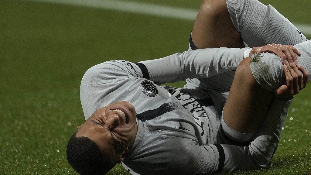 PSG's Kylian Mbappe grimaces in pain during their clash with Montpellier at the State La Mosson stadium in Montpellier, France, February 1, 2023. /CFP