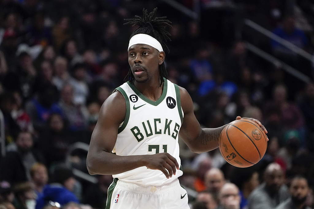 Jrue Holiday of the Milwaukee Bucks dribbles in the game against the Detroit Pistons at Little Caesar Arena in Detroit, Michigan, January 23, 2023. /CFP