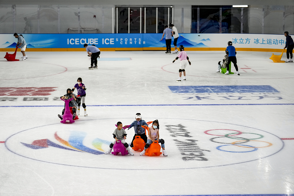 People skate at the National Aquatics Center in Beijing, China, August 6, 2022. /CFP
