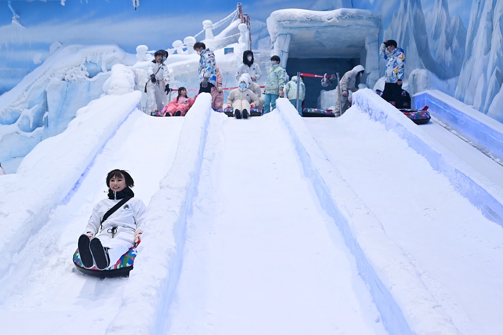 People enjoy sliding on the snow at an indoor stadium in Guangzhou, south China's Guangdong Province, January 13, 2023. /CFP 