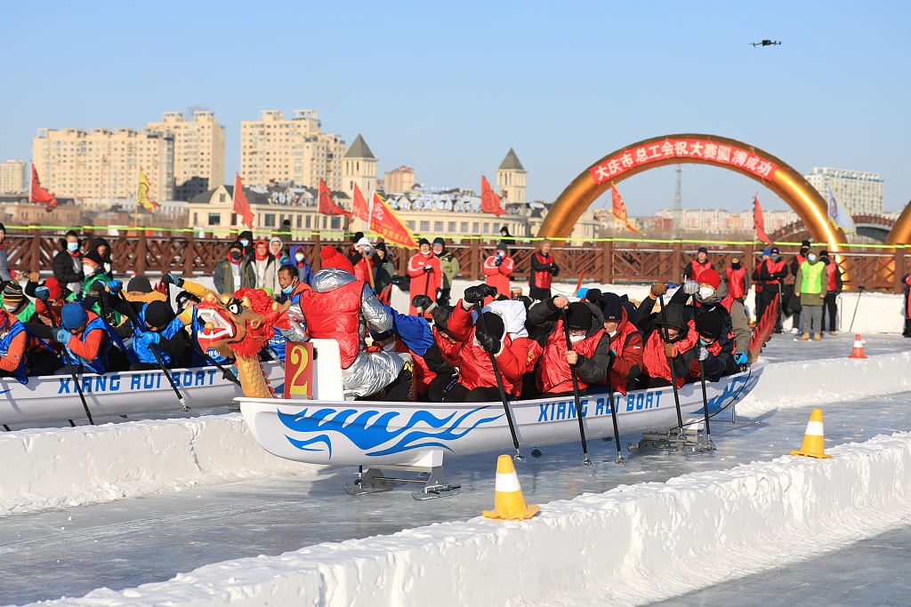 A dragon boat race on the ice is held in Daqing, northeast China's Heilongjiang Province, January 1, 2023. /CFP 