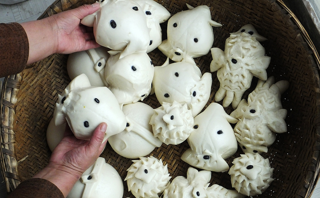 Buns are made by Shanxi farmers ahead of Tomb-sweeping Day. /CFP