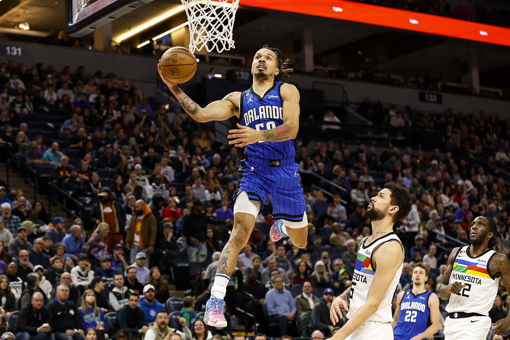 Cole Anthony (C) of the Orlando Magic drives toward the rim in the game against the Minnesota Timberwovles at the Target Center in Minneapolis, Minnesota, February 3, 2023. /CFP