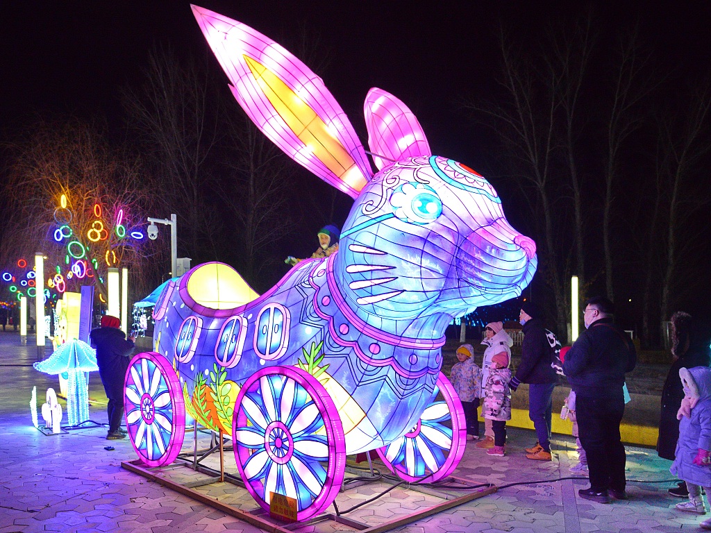 Light installations on display at the Beijing Expo Park. /CFP