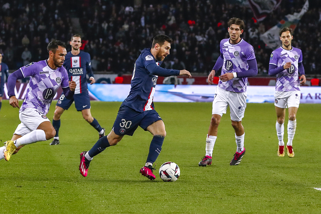 Lionel Messi (C) of PSG controls the ball during the Ligue 1 match between PSG and Toulouse FC at Parc des Princes in Paris, France, February 4, 2023. /CFP