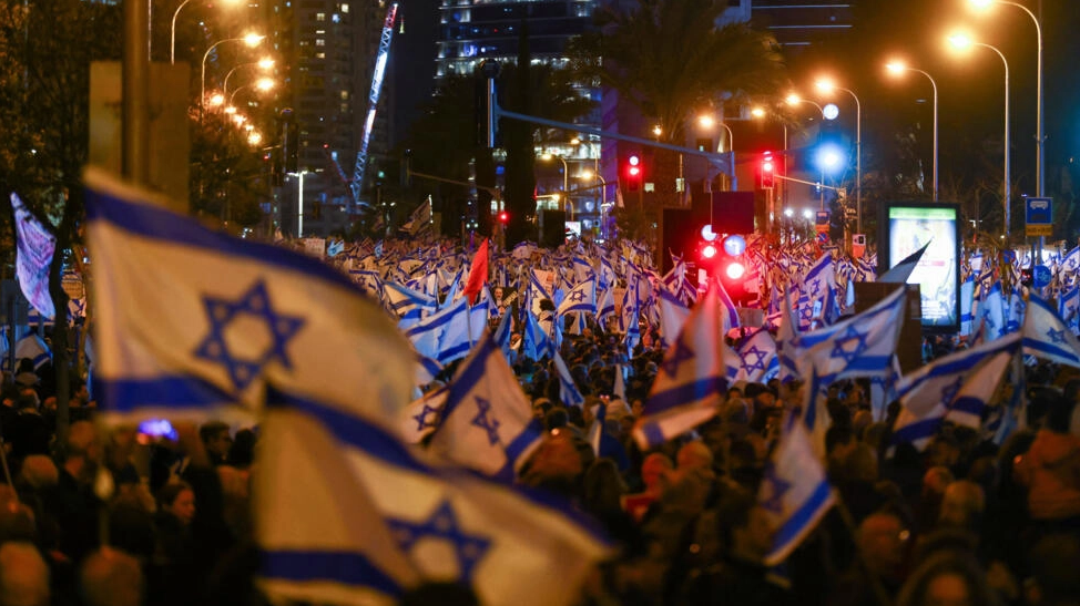 Israelis hold flags as they protest against Prime Minister Benjamin Netanyahu's new right-wing coalition and its proposed judicial reforms in Tel Aviv, Israel, February 4, 2023. /Reuters