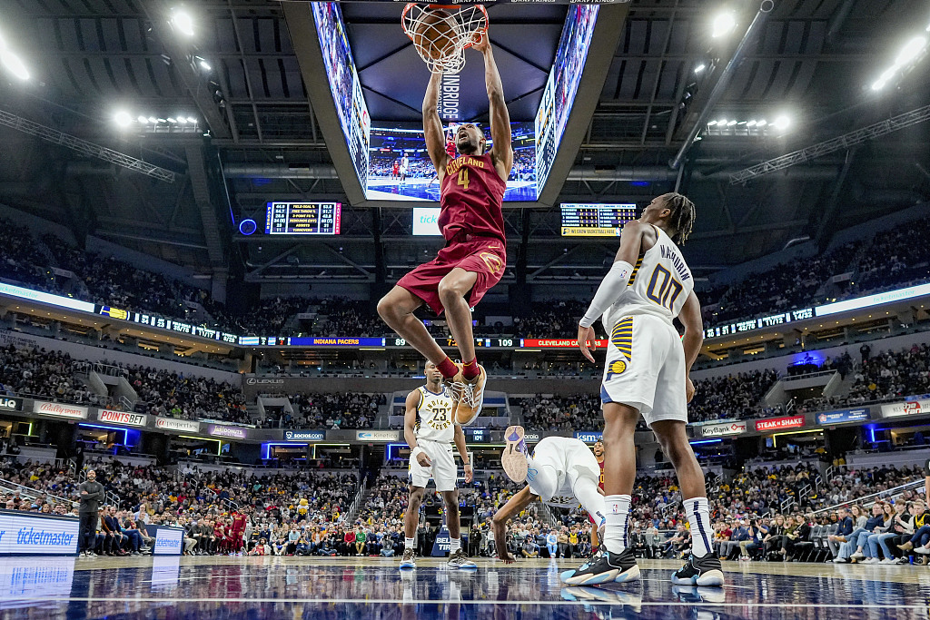 Evan Mobley (#4) of the Cleveland Cavaliers dunks in the game against the Indiana Pacers at Gainbridge Fieldhouse in Indianapolis, Indiana, February 5, 2023. /CFP