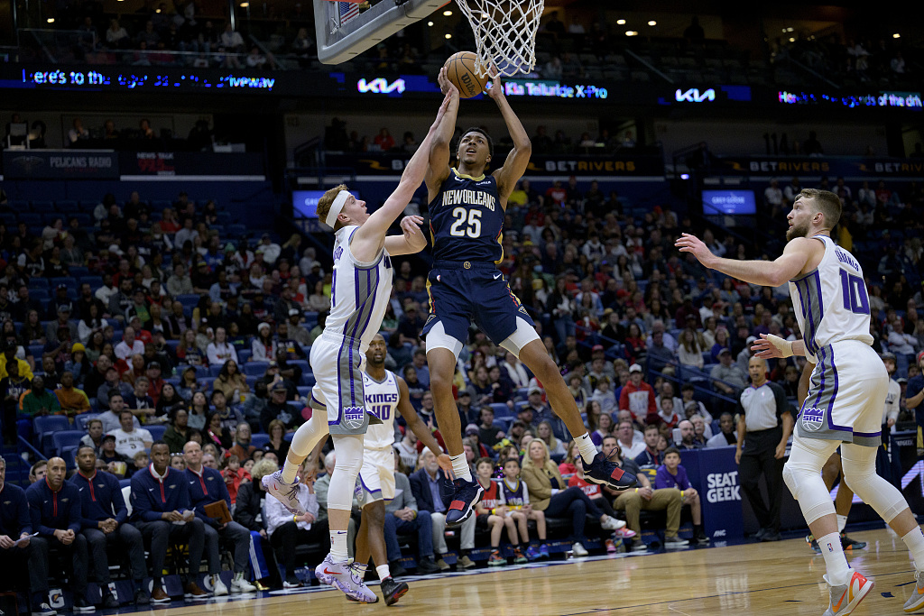 Trey Murphy III (#25) of the New Orleans Pelicans drives toward the rim in the game against the Sacramento Kings at the Smoothie King Center in New Orleans, Louisiana, February 5, 2023. /CFP