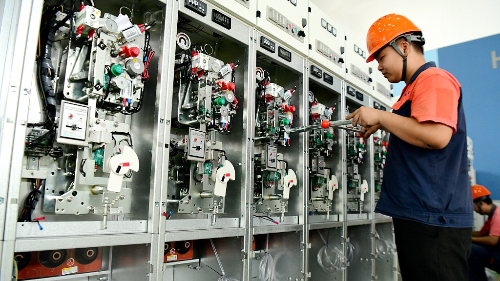 A worker is assembling an electromechanical device in a plant in Nantong, Jiangsu Province, China, August 25, 2022. /CFP