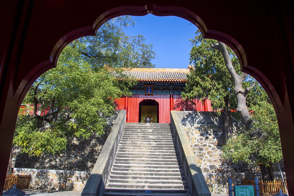 The front gate of Fahai Temple in the suburbs of Beijing. /CFP