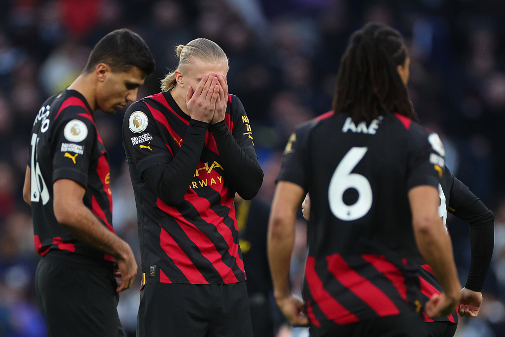 Manchester City players look dejected during their Premier League clash with Hotspur and Manchester City at Tottenham Hotspur Stadium in London, England, February 5, 2023. /CFP