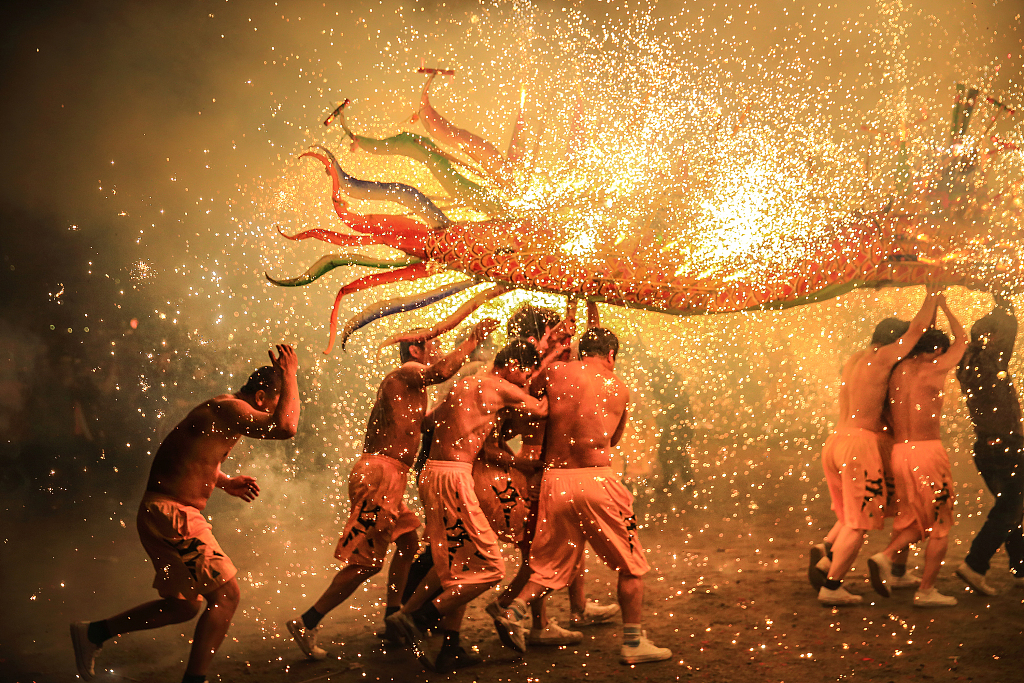 People perform a fire dragon dance in Puzhai town of Meizhou city, Guangdong Province. The art form is a State-level intangible cultural heritage in China. /CFP