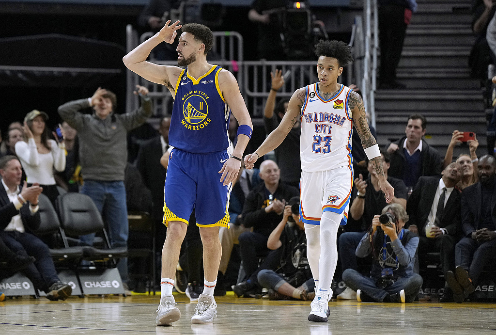 Klay Thompson (#11) of the Golden State Warriors reacts after making a 3-pointer in the game against the Oklahoma City Thunder at the Chase Center in San Francisco, California, February 6, 2023. /CFP