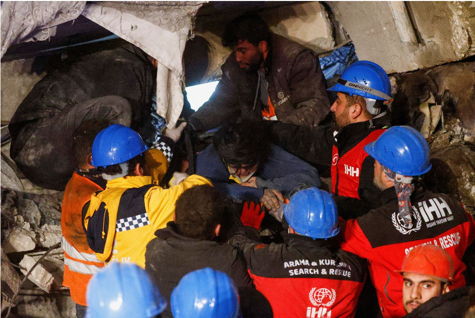 A survivor is carried on a stretcher after being rescued following an earthquake in Antakya, Hatay province, Türkiye, February 7, 2023. /Reuters