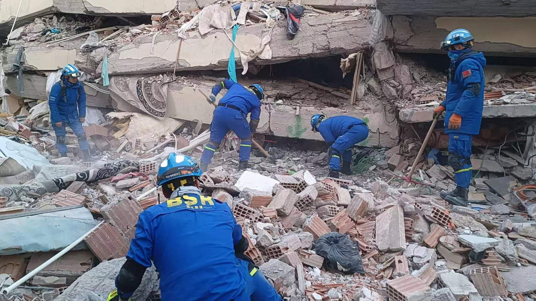 Rescuers from China's nonprofit civil rescue organization Blue Sky Rescue carry out demolition in the earthquake-stricken area of ​​Turkey. /CMG