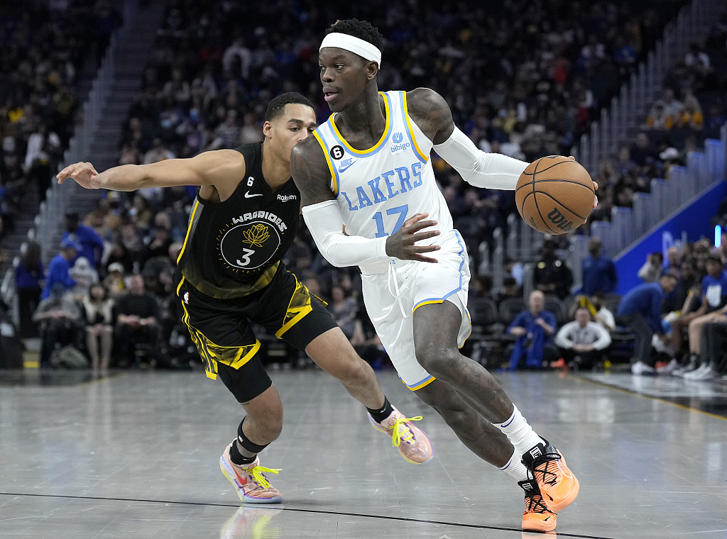 Dennis Schroder (#17) of the Los Angeles Lakers penetrates in the game against the Golden State Warriors at Chase Center in San Francisco, California, February 11, 2023. /CFP