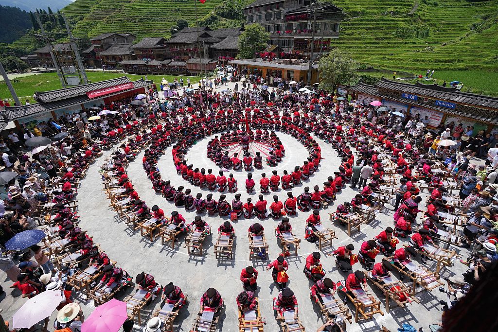 Villagers of the Red Yao ethnic group hold traditional activities in front of a terraced field. /CFP