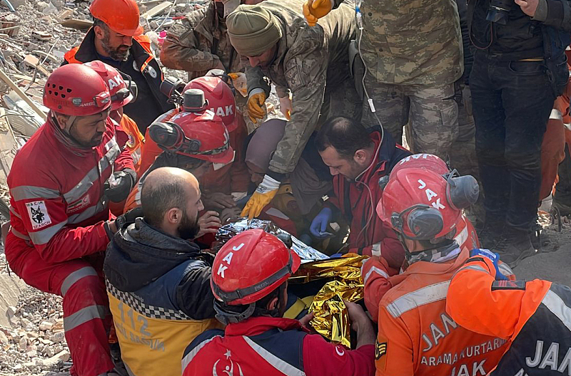 A four-year-old child is rescued from under the rubble of a collapsed building 132 hours after earthquakes hit multiple provinces of Türkiye, February 11, 2023. /CFP