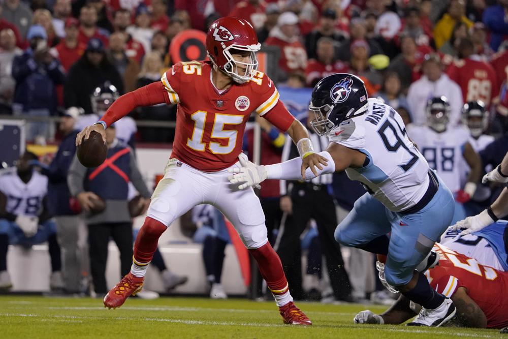 Quarterback Patrick Mahomes (#15) of the Kansas City Chiefs scramble under pressure from Tennessee Titans defensive end DeMarcus Walker during the game in Kansas City, U.S., November 6, 2022. /AP