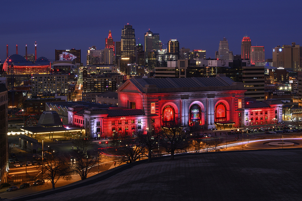 With the Kansas City Chiefs headed to the Super Bowl, downtown is lit red, including Union Station in the foreground, in Kansas City, U.S., February 5, 2023. /CFP 
