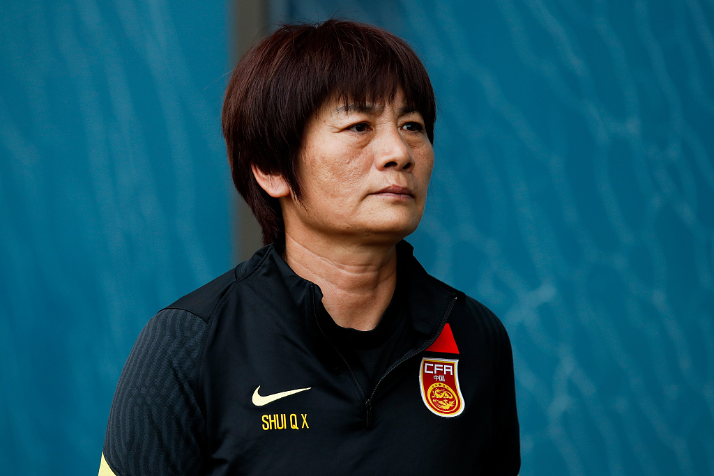 Shui Qingxia, manager of the Chinese women's national football team, looks on during practice in Guangzhou, south China's Guangdong Province, February 7, 2023. /CFP