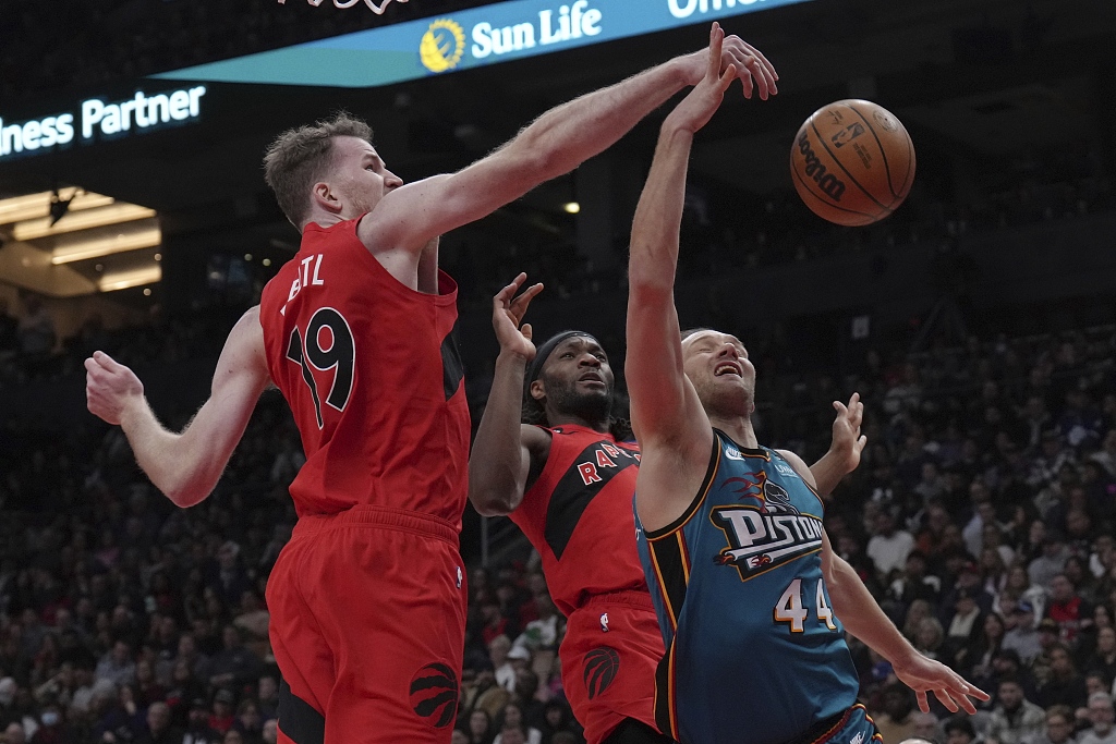 Jakob Poeltl (#19) of the Toronto Raptors blocks a shot by Bojan Bogdanovic (#44) of the Detroit Pistons in the game at the Scotiabank Arena in Toronto, Canada, February 12, 2023. /CFP