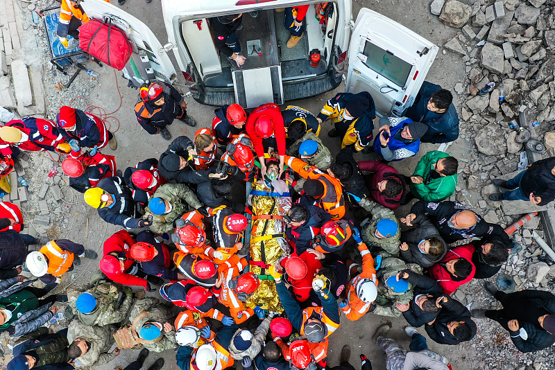 An aerial view shows a 26-year-old woman as she is rescued from the rubble of a collapsed building 177 hours after the earthquakes hit multiple provinces of Türkiye including Hatay, February 13, 2023. /CFP