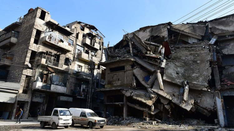 A destroyed building is seen at the Al-Qatirji industrial city in Syria's northern city of Aleppo, March 7, 2022. /Xinhua
