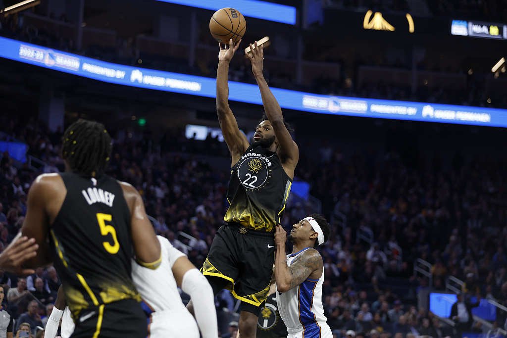 Andrew Wiggins (#22) of the Golden State Warriors shoots in the game against the Washington Wizards at Chase Center in San Francisco, California, February 13, 2023. /CFP