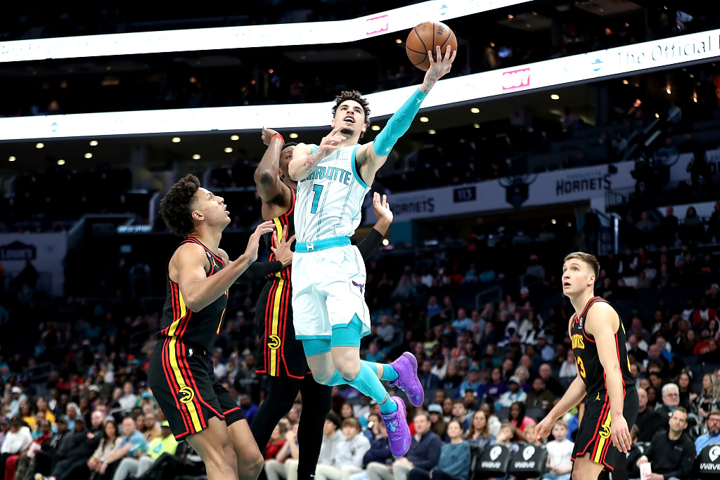 LaMelo Ball (#1) of the Charlotte Hornets drives toward the rim in the game against the Atlanta Hawks at Spectrum Center in Charlotte, North Carolina, February 13, 2023. /CFP