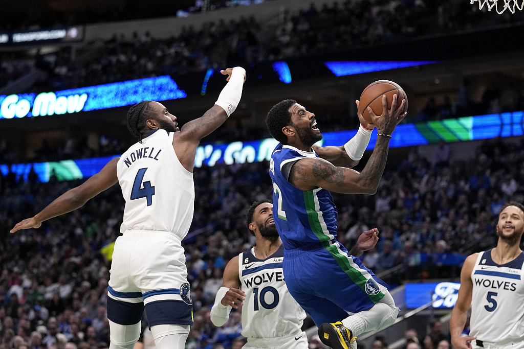 Kyrie Irving (#2) of the Dallas Mavericks shoots in the game against the Minnesota Timberwolves at the American Airlines Center in Dallas, Texas, February 13, 2023. /CFP