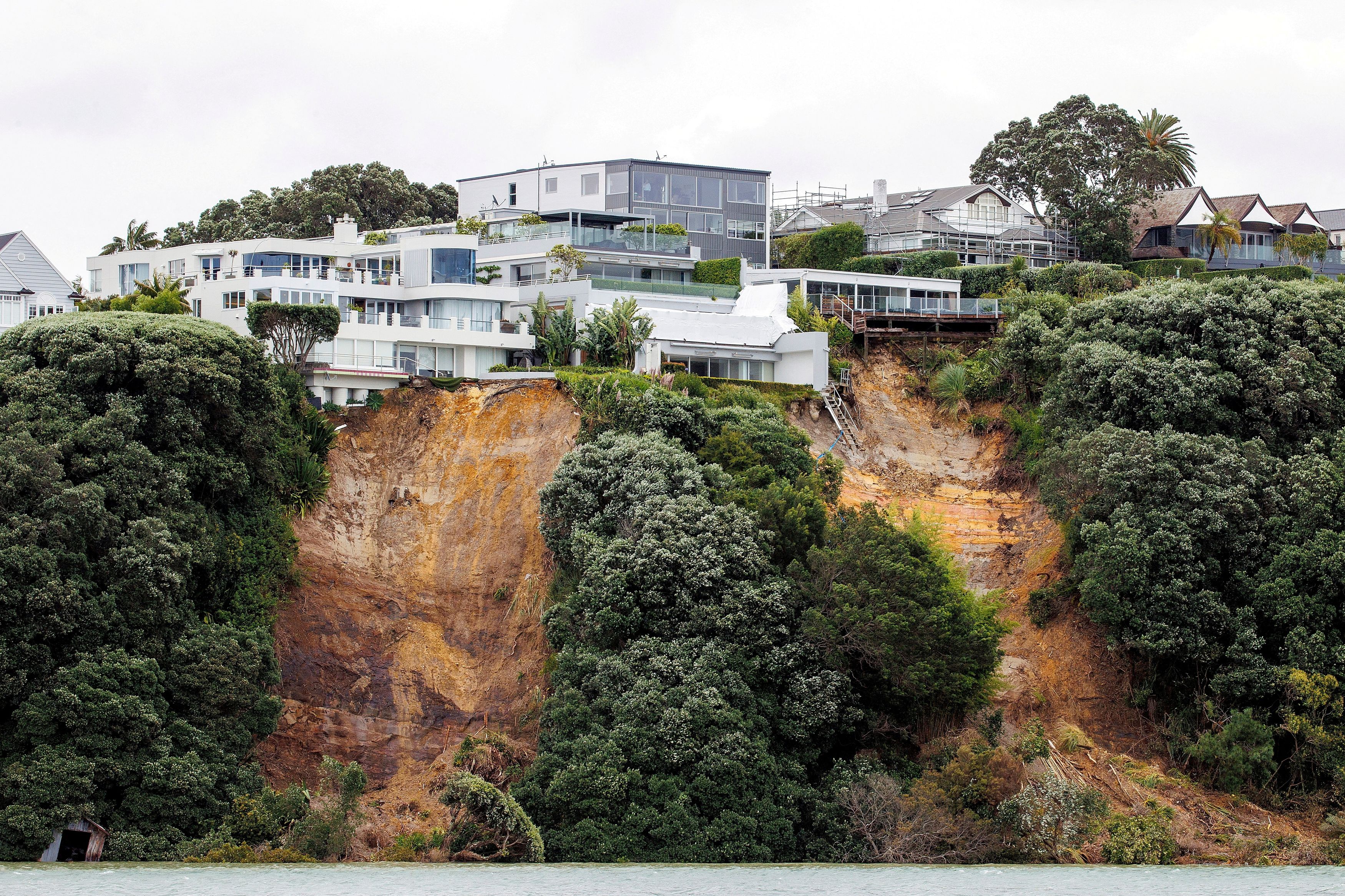 A view of a slip near a house on a clifftop caused by continuous bad weather as Cyclone Gabrielle approaches in Auckland, New Zealand, February 12, 2023. /Reuters