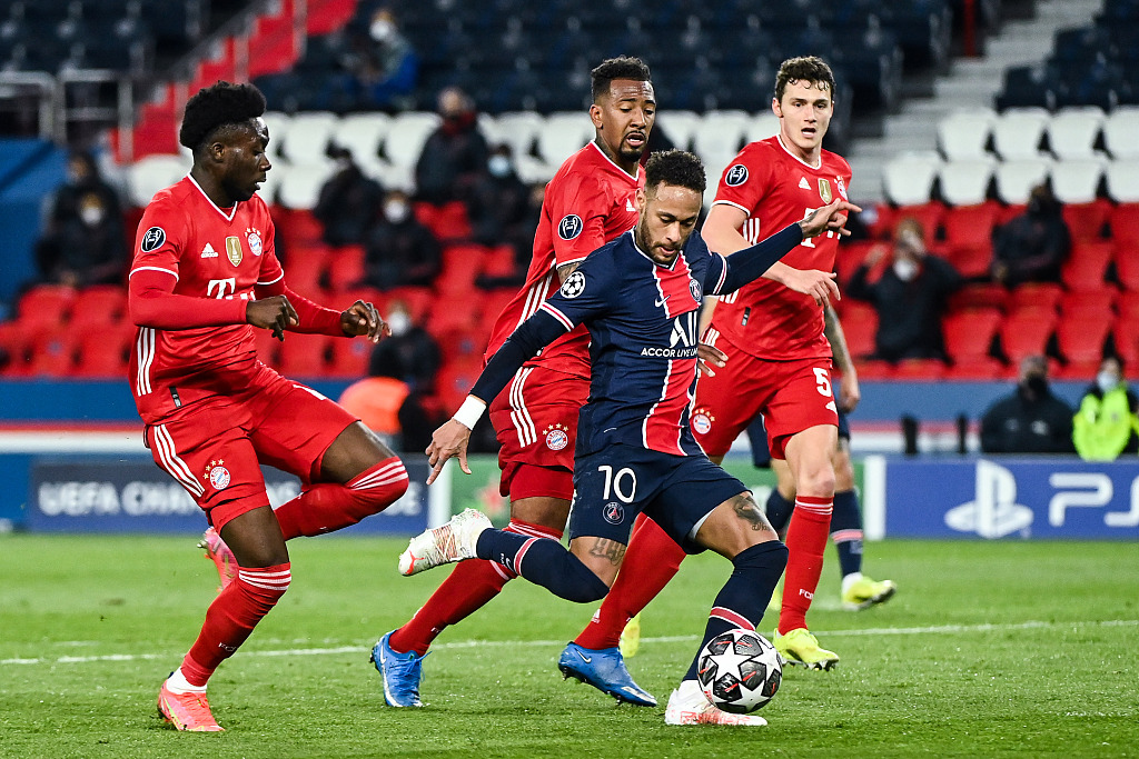 Neymar (#10) of Paris Saint-Germain shoots in the UEFA Champions League quarterfinals second-leg game against Bayern Munich at the Parc des Princes in Paris, France, April 13, 2021. /CFP