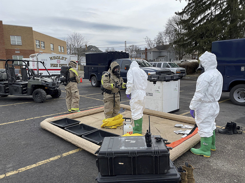A civil support team prepares to enter an area to assess remaining hazards in East Palestine, Ohio, U.S., February 7, 2023. /CFP