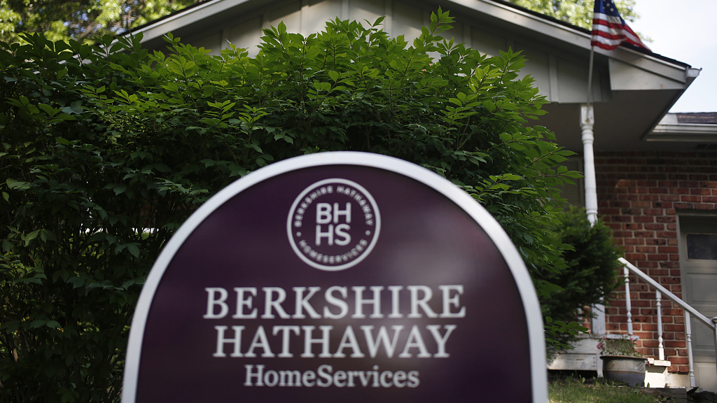 A signage is displayed outside a Berkshire Hathaway HomeServices listed residential property in Excelsior Springs, Missouri, United States, on June 8, 2018. /CFP