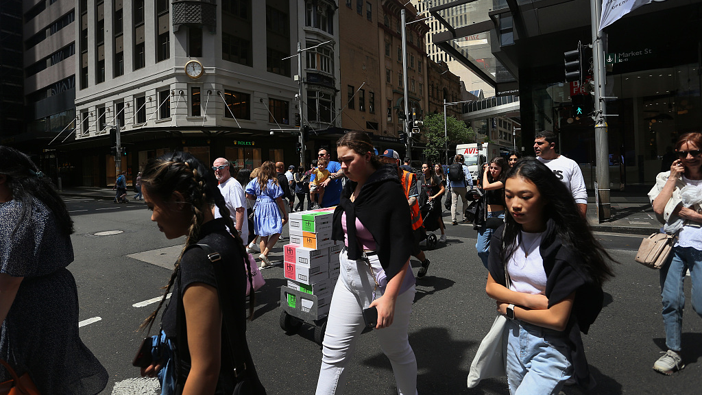 Pedestrians go across Market Street in Sydney, Australia, October 22, 2022. /CFP 